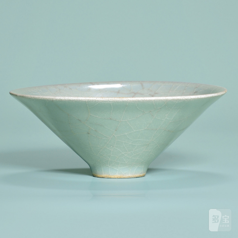 明 青釉斗笠盏